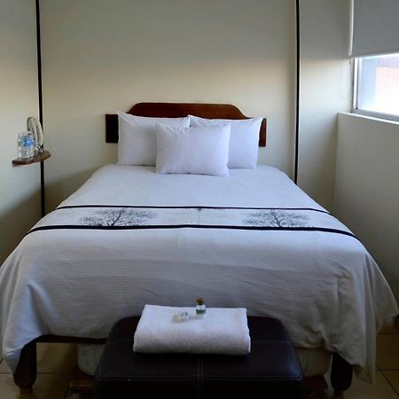 Hotel Mateos 1215 เลออน ภายนอก รูปภาพ