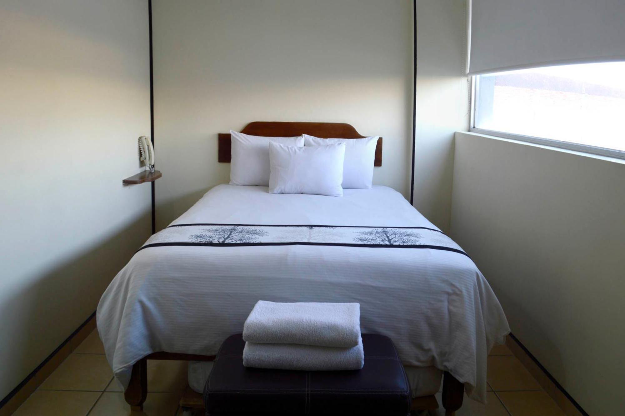 Hotel Mateos 1215 เลออน ภายนอก รูปภาพ