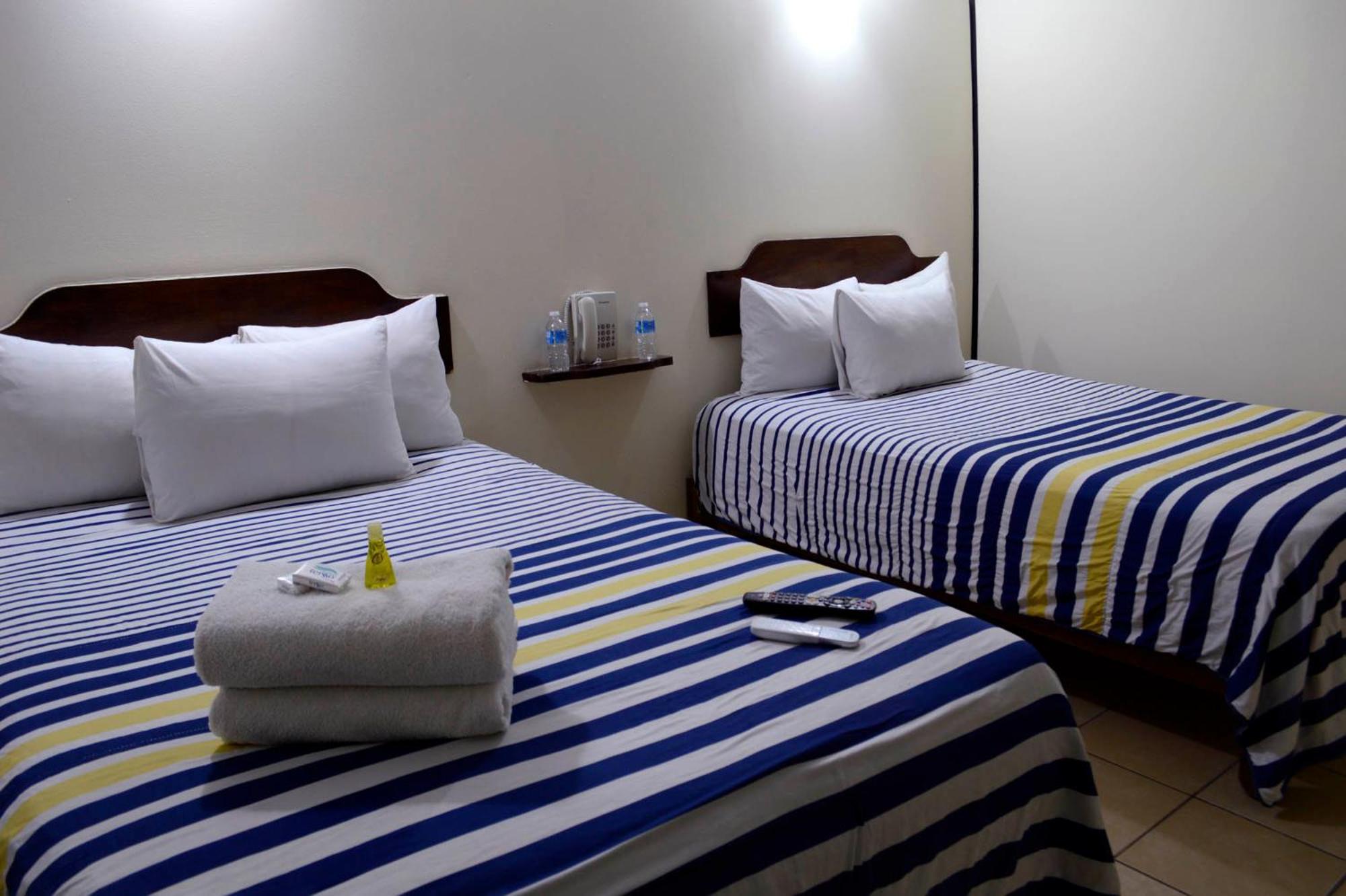 Hotel Mateos 1215 เลออน ภายนอก รูปภาพ