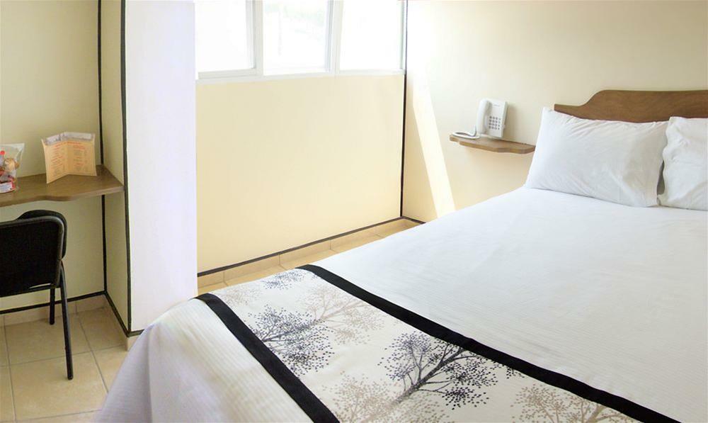 Hotel Mateos 1215 เลออน ภายนอก รูปภาพ
